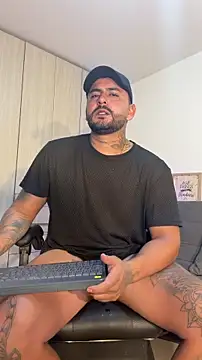 Snapshot of david10kc chatting on 11-29-25, 04:48 david10kc online show from 11-29-25, 04:48