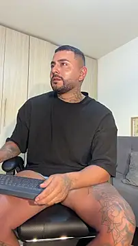 Snapshot of david10kc chatting on 12-14-25, 01:55 david10kc online show from 12-14-25, 01:55