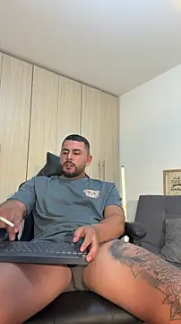 Snapshot of david10kc chatting on 12-14-25, 07:18 david10kc online show from 12-14-25, 07:18