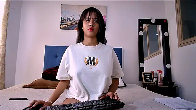 Snapshot of Shara_Soul chatting on 11-28-25, 02:42 Shara Soul online show from 11-28-25, 02:42