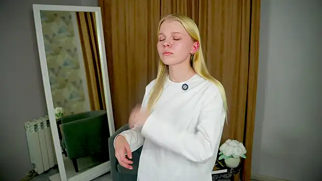 NakitaSwam online show from 11-19-25, 11:54