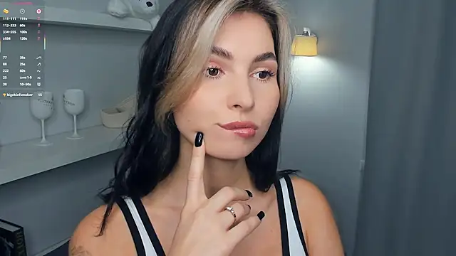 Snapshot of FeliciaKogen chatting on 11-24-25, 07:30 FeliciaKogen online show from 11-24-25, 07:30