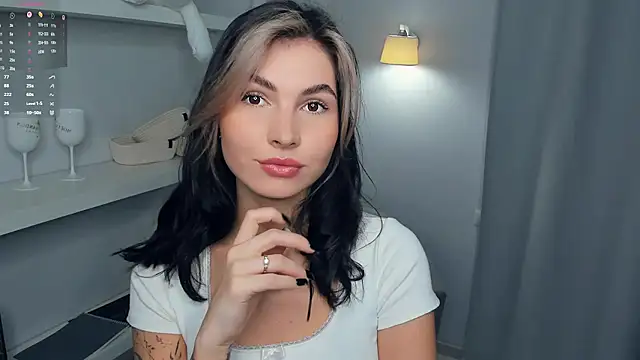 Snapshot of FeliciaKogen chatting on 11-25-25, 07:19 FeliciaKogen online show from 11-25-25, 07:19