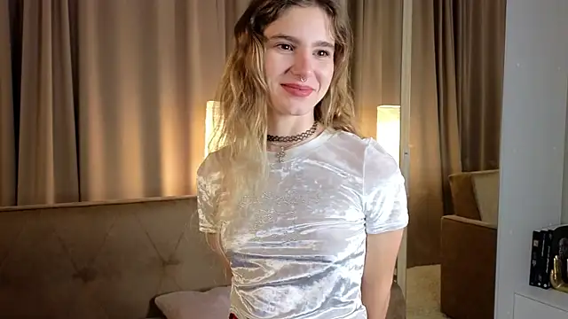 Snapshot of RozanneJordan chatting on 12-02-25, 03:07 RozanneJordan online show from 12-02-25, 03:07