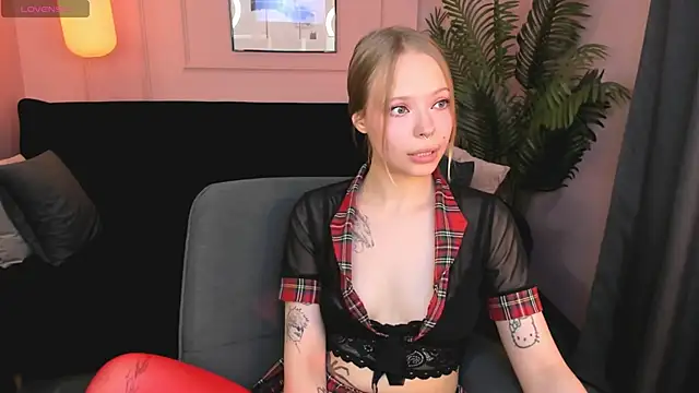 Snapshot of lucy_loy chatting on 05-17-26, 07:28 lucy loy online show from 05-17-26, 07:28