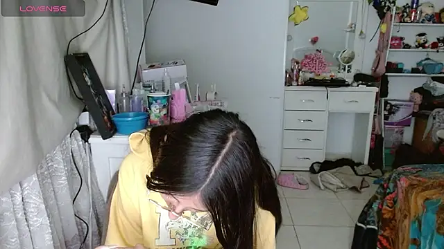 Snapshot of Nanylux chatting on 12-18-25, 02:50 Nanylux online show from 12-18-25, 02:50