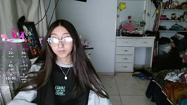 Snapshot of Nanylux chatting on 12-21-25, 03:13 Nanylux online show from 12-21-25, 03:13