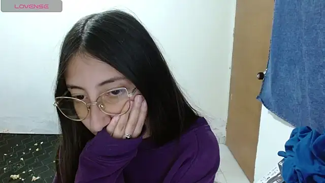 Snapshot of Nanylux chatting on 04-12-26, 03:11 Nanylux online show from 04-12-26, 03:11