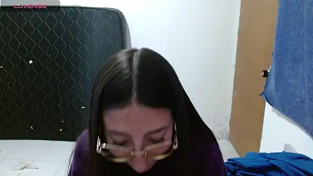 Snapshot of Nanylux chatting on 04-13-26, 03:34 Nanylux online show from 04-13-26, 03:34