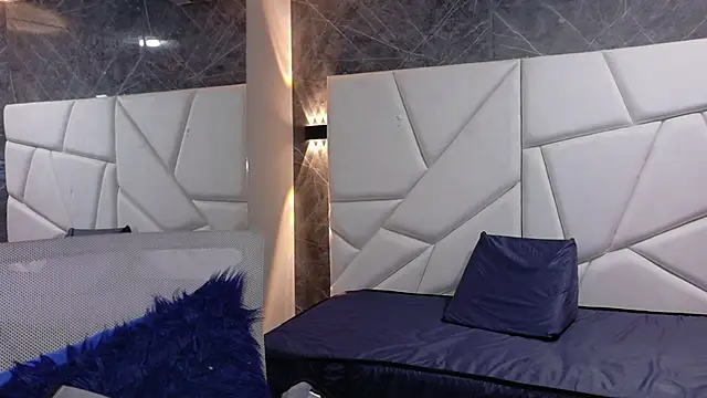 Snapshot of pettymoon1 chatting on 11-26-25, 11:33 pettymoon1 online show from 11-26-25, 11:33