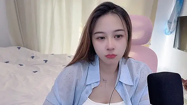 Snapshot of TTtia_ chatting on 12-16-25, 01:32 TTtia online show from 12-16-25, 01:32