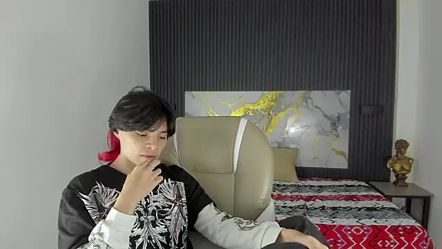 Snapshot of Sylasfrost chatting on 12-13-25, 07:53 Sylasfrost online show from 12-13-25, 07:53