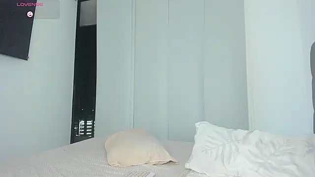 Snapshot of tessa__evans chatting on 05-25-26, 12:38 tessa evans online show from 05-25-26, 12:38