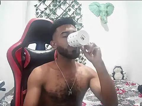 alberthot11 online show from 12-04-25, 05:06