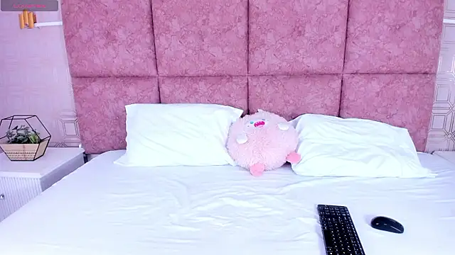 NathalieRoss1 online show from 01-07-26, 10:12