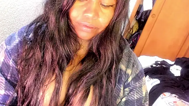 ebonycamelia online show from 04-15-26, 05:42