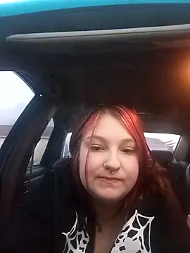 Snapshot of living420 chatting on 12-04-25, 11:24 living420 online show from 12-04-25, 11:24