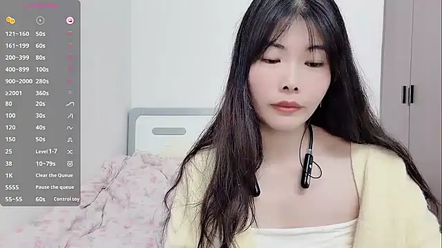 Snapshot of Ava-Baby chatting on 12-18-25, 02:06 Ava-Baby online show from 12-18-25, 02:06