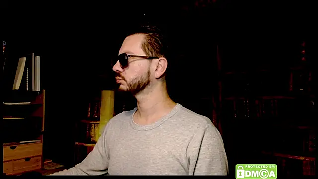 Snapshot of justshutupandwatch chatting on 12-15-25, 04:44 justshutupandwatch online show from 12-15-25, 04:44