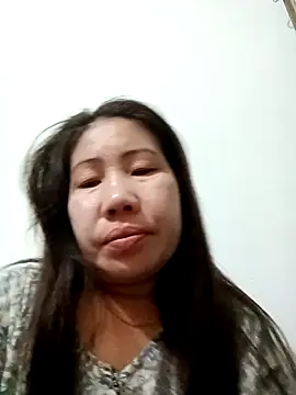 Snapshot of Reema_143 chatting on 11-25-25, 12:32 Reema 143 online show from 11-25-25, 12:32