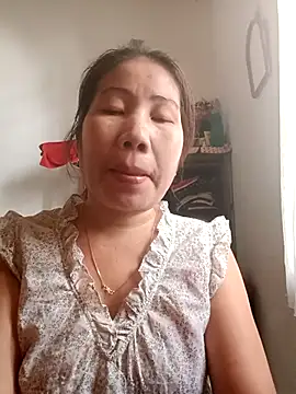 Snapshot of Reema_143 chatting on 11-27-25, 02:46 Reema 143 online show from 11-27-25, 02:46