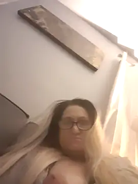 Snapshot of ccrider69_ chatting on 11-19-25, 11:21 ccrider69 online show from 11-19-25, 11:21