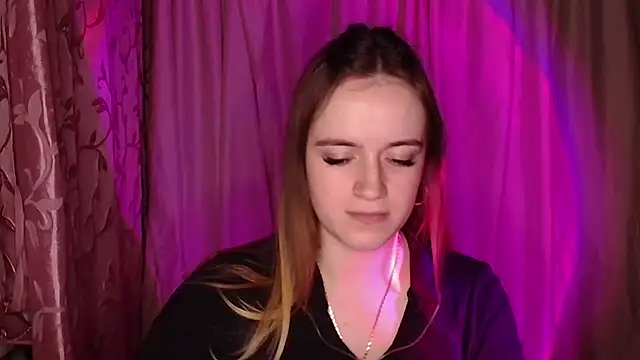 Snapshot of Illa_May chatting on 12-13-25, 07:53 Illa May online show from 12-13-25, 07:53