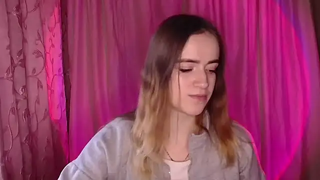 Illa May online show from 12-19-25, 08:21