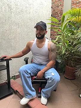 Snapshot of Mike_savage3 chatting on 11-25-25, 12:38 Mike savage3 online show from 11-25-25, 12:38