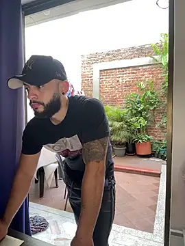 Snapshot of Mike_savage3 chatting on 12-17-25, 12:33 Mike savage3 online show from 12-17-25, 12:33