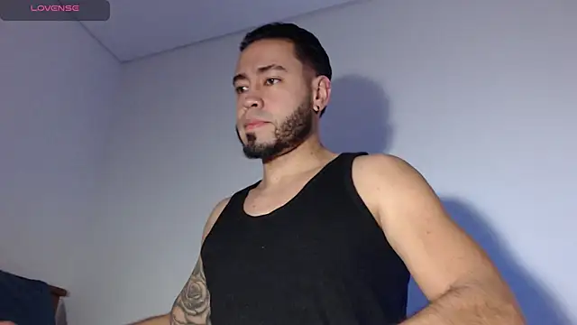 Snapshot of MikeSantoss1 chatting on 12-05-25, 02:31 MikeSantoss1 online show from 12-05-25, 02:31