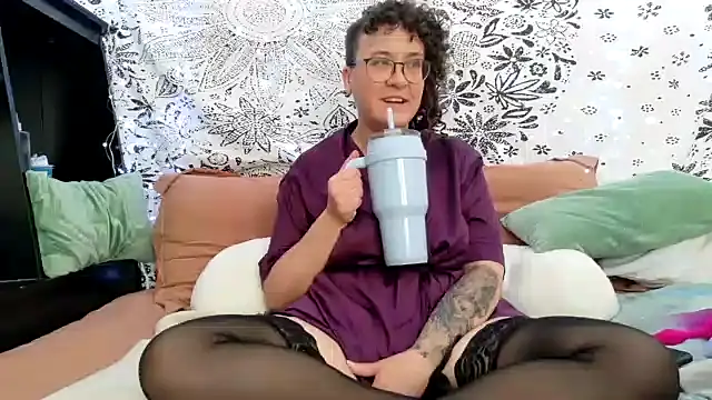 Snapshot of sareberr420 chatting on 03-04-26, 04:13 sareberr420 online show from 03-04-26, 04:13