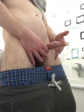 Snapshot of Spielzeugtwink chatting on 11-26-25, 10:22 Spielzeugtwink online show from 11-26-25, 10:22