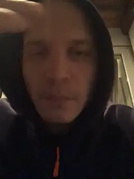 Snapshot of Spielzeugtwink chatting on 12-15-25, 07:51 Spielzeugtwink online show from 12-15-25, 07:51