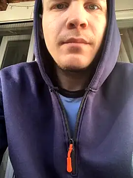 Snapshot of Spielzeugtwink chatting on 12-16-25, 11:04 Spielzeugtwink online show from 12-16-25, 11:04