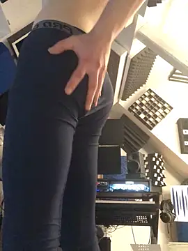 Spielzeugtwink online show from 12-19-25, 02:51