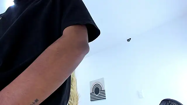 Snapshot of DamianAndMAximoo chatting on 11-25-25, 12:16 DamianAndMAximoo online show from 11-25-25, 12:16