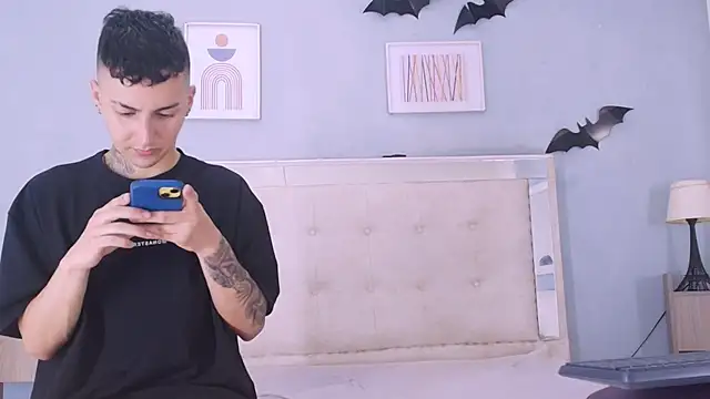 Snapshot of DamianAndMAximoo chatting on 12-01-25, 12:10 DamianAndMAximoo online show from 12-01-25, 12:10