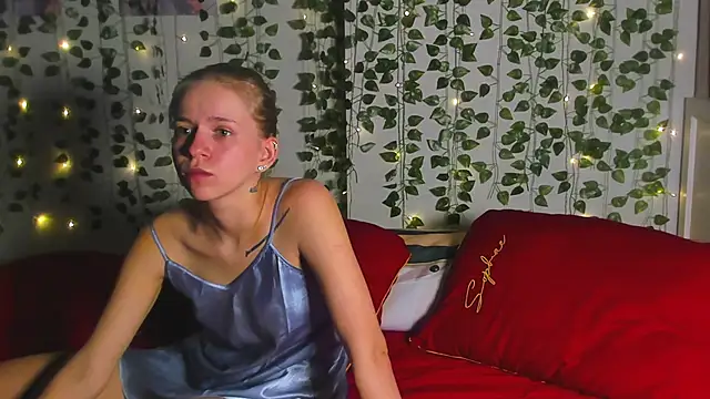 Cute Beautiful Princess online show from 12-03-25, 11:03