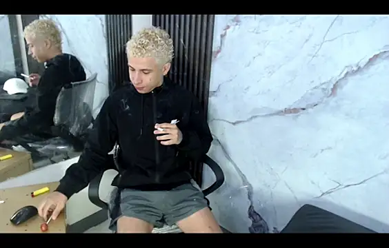 Snapshot of HollmanFronsh chatting on 11-27-25, 02:35 HollmanFronsh online show from 11-27-25, 02:35