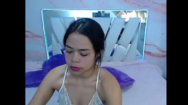 Snapshot of BlueLove19 chatting on 12-05-25, 08:27 BlueLove19 online show from 12-05-25, 08:27