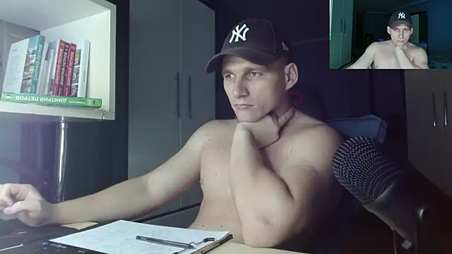 Snapshot of Poliglotjoe1 chatting on 11-29-25, 07:11 Poliglotjoe1 online show from 11-29-25, 07:11