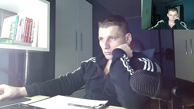 Snapshot of Poliglotjoe1 chatting on 11-30-25, 08:07 Poliglotjoe1 online show from 11-30-25, 08:07