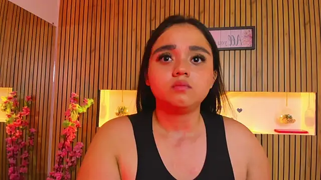 Snapshot of SaraLondon13 chatting on 11-20-25, 11:15 SaraLondon13 online show from 11-20-25, 11:15