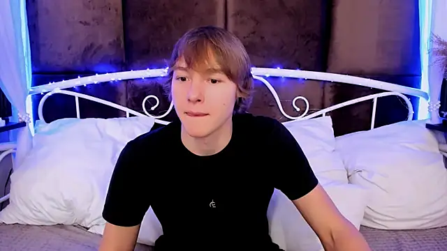 Snapshot of DonaldWoon chatting on 12-05-25, 11:30 DonaldWoon online show from 12-05-25, 11:30