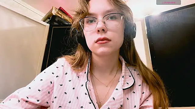 LouettaTornese online show from 11-24-25, 01:00