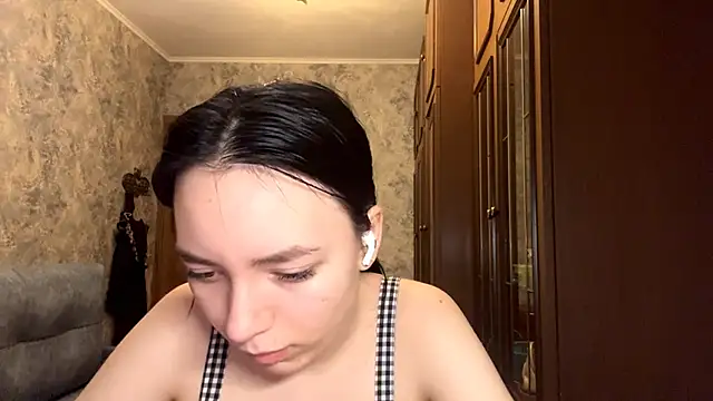 Snapshot of KiyokoEeds chatting on 12-17-25, 02:45 KiyokoEeds online show from 12-17-25, 02:45