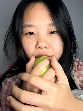 Snapshot of Kiee-lee chatting on 12-14-25, 05:18 Kiee-lee online show from 12-14-25, 05:18