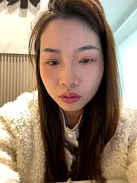 GYYoo online show from 11-24-25, 04:01