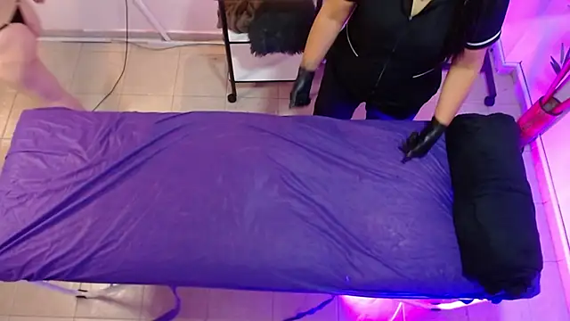 Snapshot of Alice_Sinclair_ chatting on 11-27-25, 12:18 Alice Sinclair online show from 11-27-25, 12:18